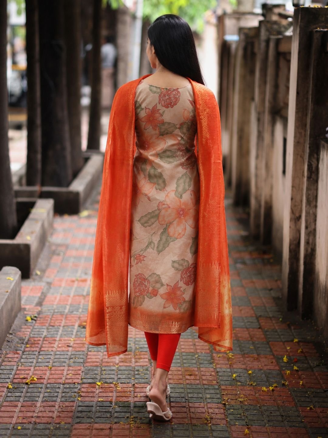 Floral Printed V-Neck Kurti - Image 4