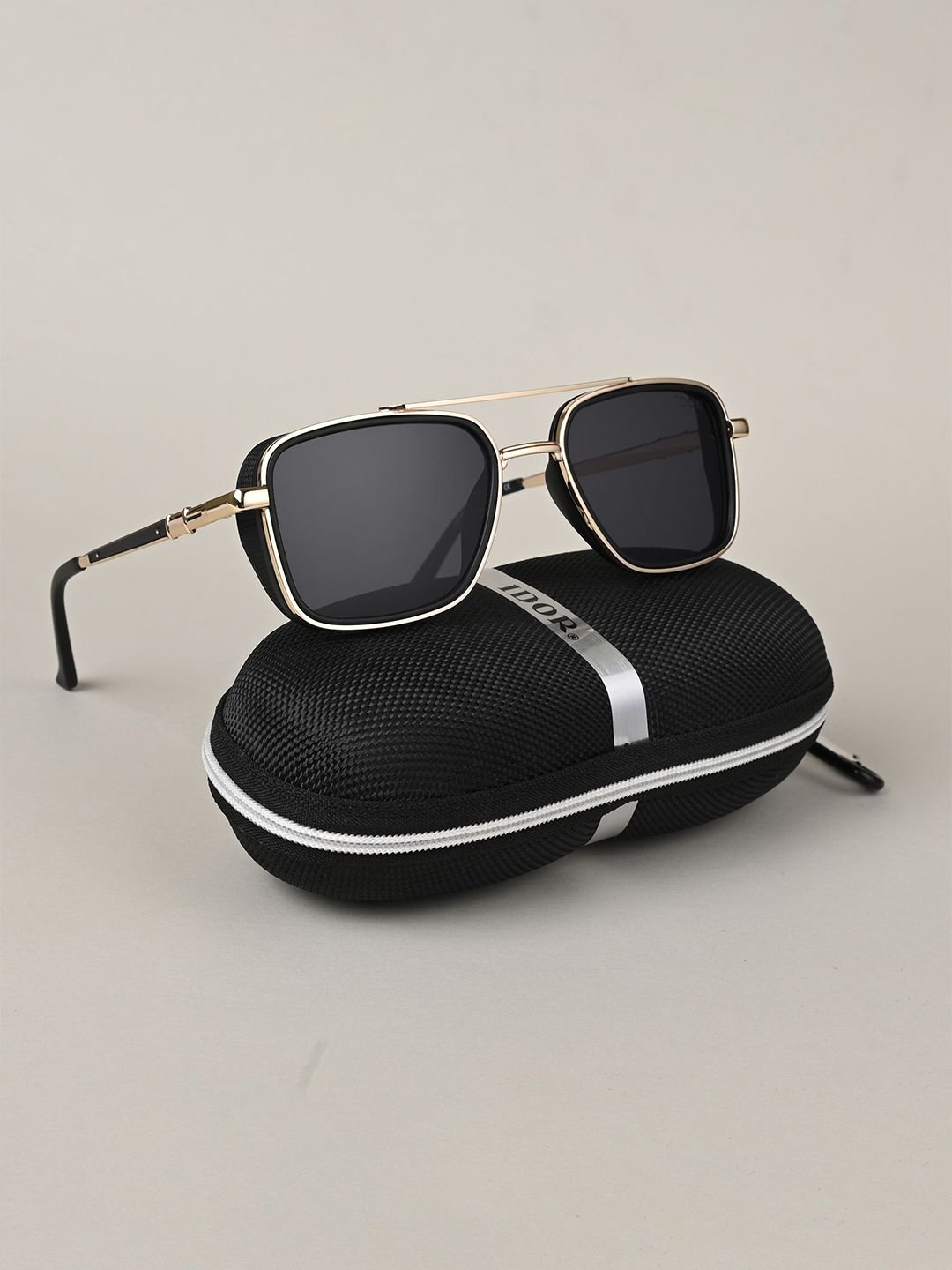 Unisex Rectangle Sunglasses with UV Protected Lens