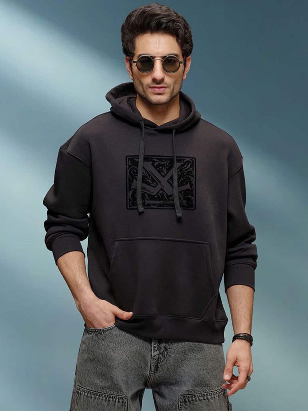 WROGN Unisex Black Lens & Silver-Toned Round Sunglasses - Image 3