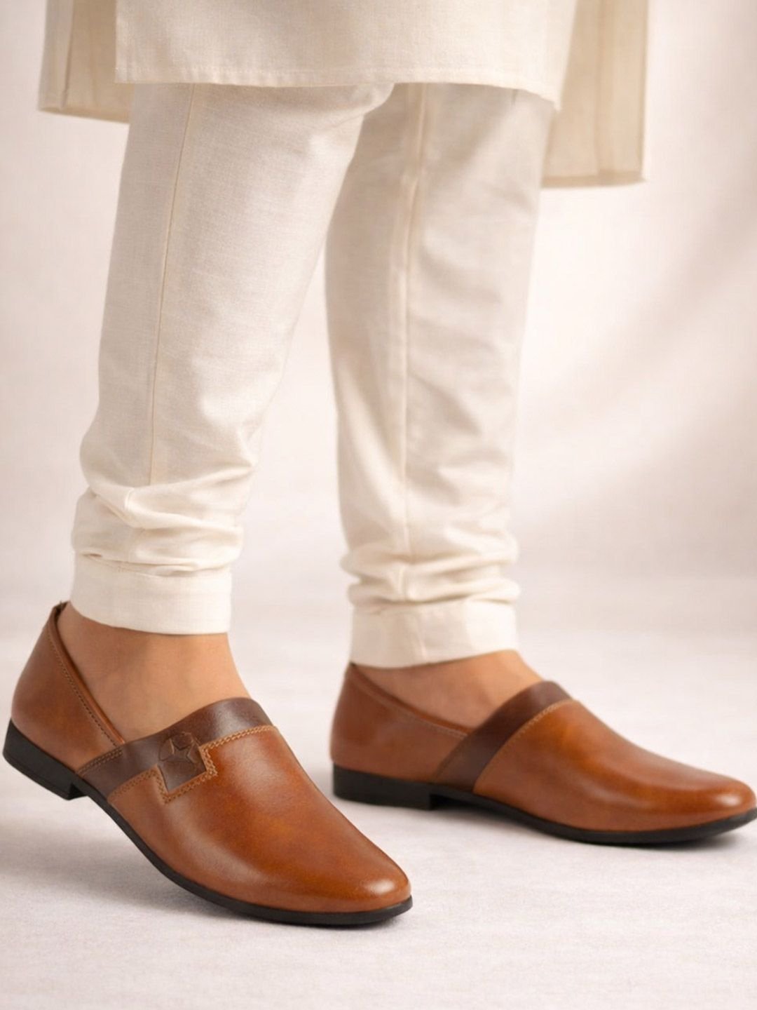 FAUSTO FAUSTO Men Colourblocked Lightweight Ethnic Mojaris