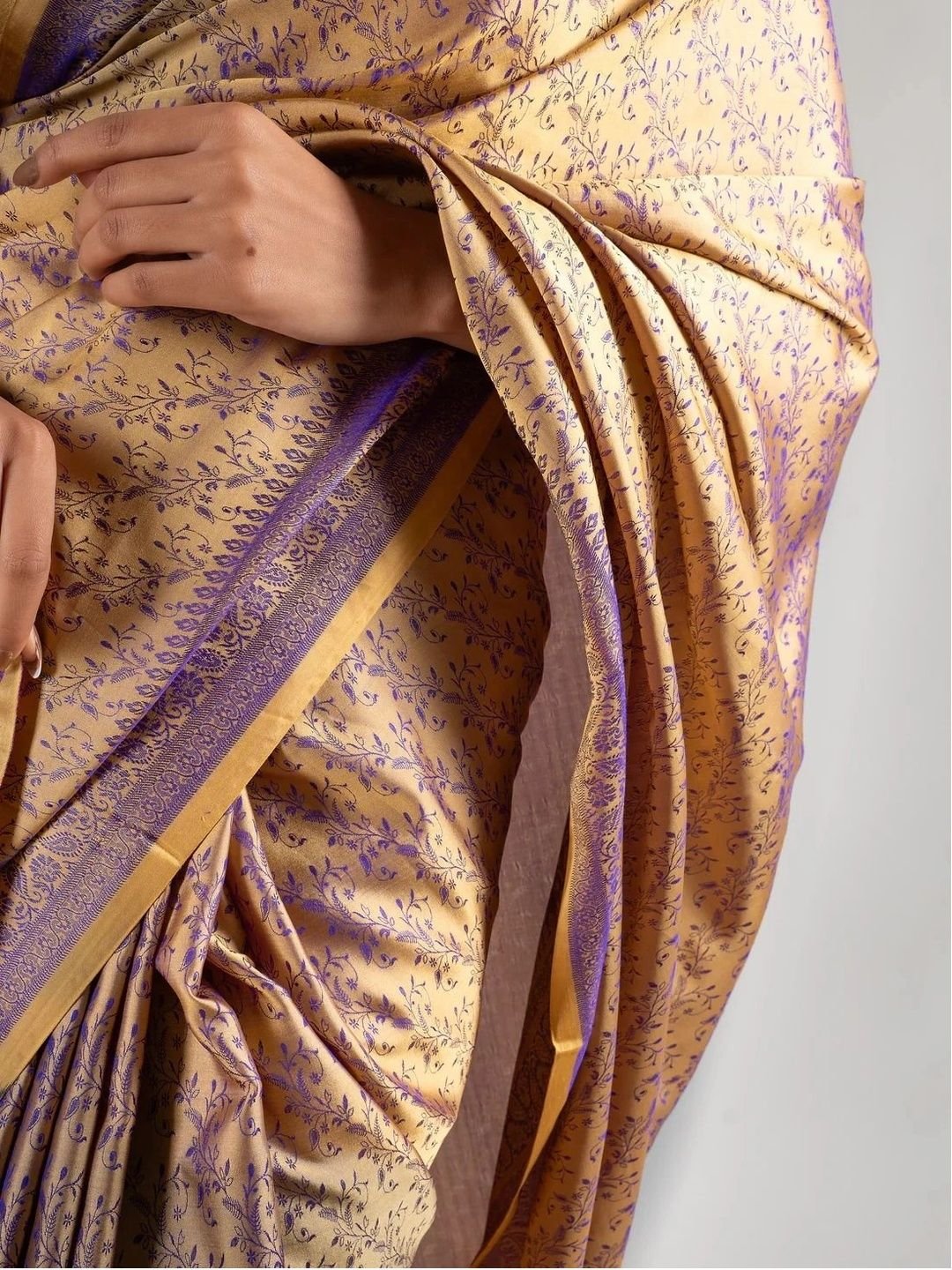 SUNDARI DESIGNS Sundari Designs Golden Katan Silk Tanchoi Banarasi Saree with Blue Buti - Image 4