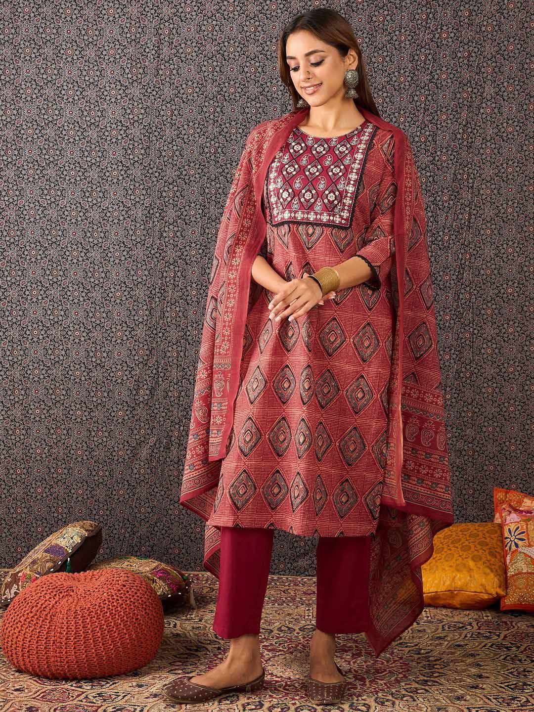 Geometric Printed Mirror Work Pure Cotton Kurta With Trousers & Dupatta - Image 2