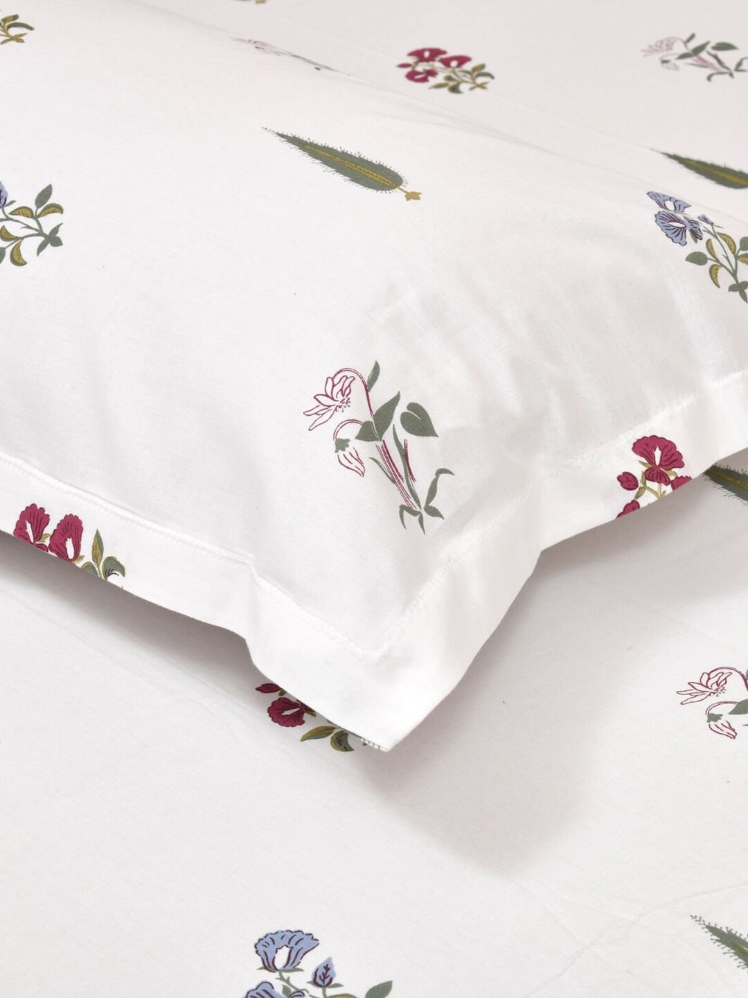 haus & kinder Floral Motifs White Floral Cotton Breathable 186 TC Queen Fine Bedsheet with 2 Pillow Covers-100 x 90 inches - Image 3