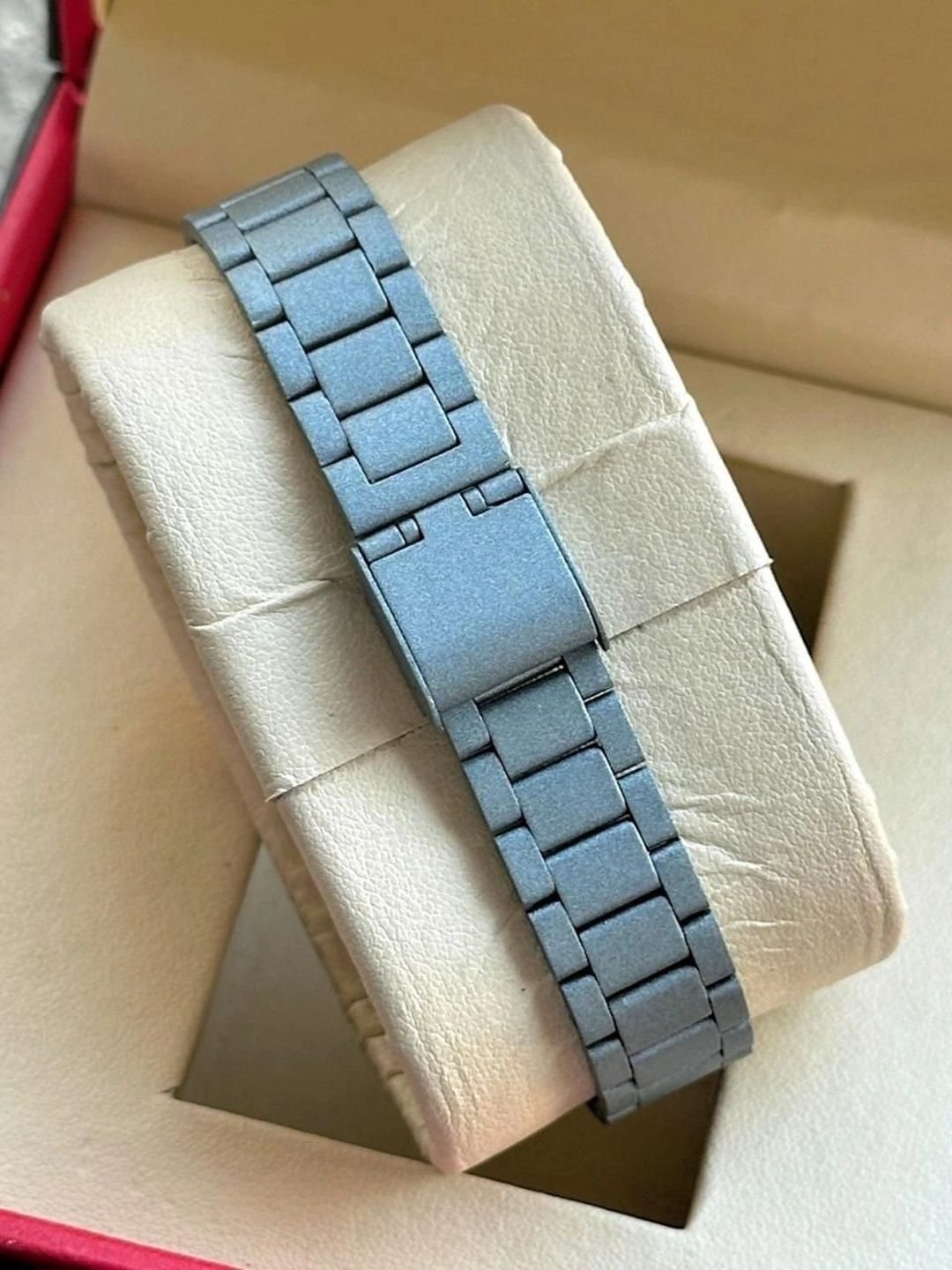 EVRGLOW Women Dial & Stainless Steel Bracelet Style Straps Analogue Multi Function Watch ERW-44 MATTE GREEN - Image 4