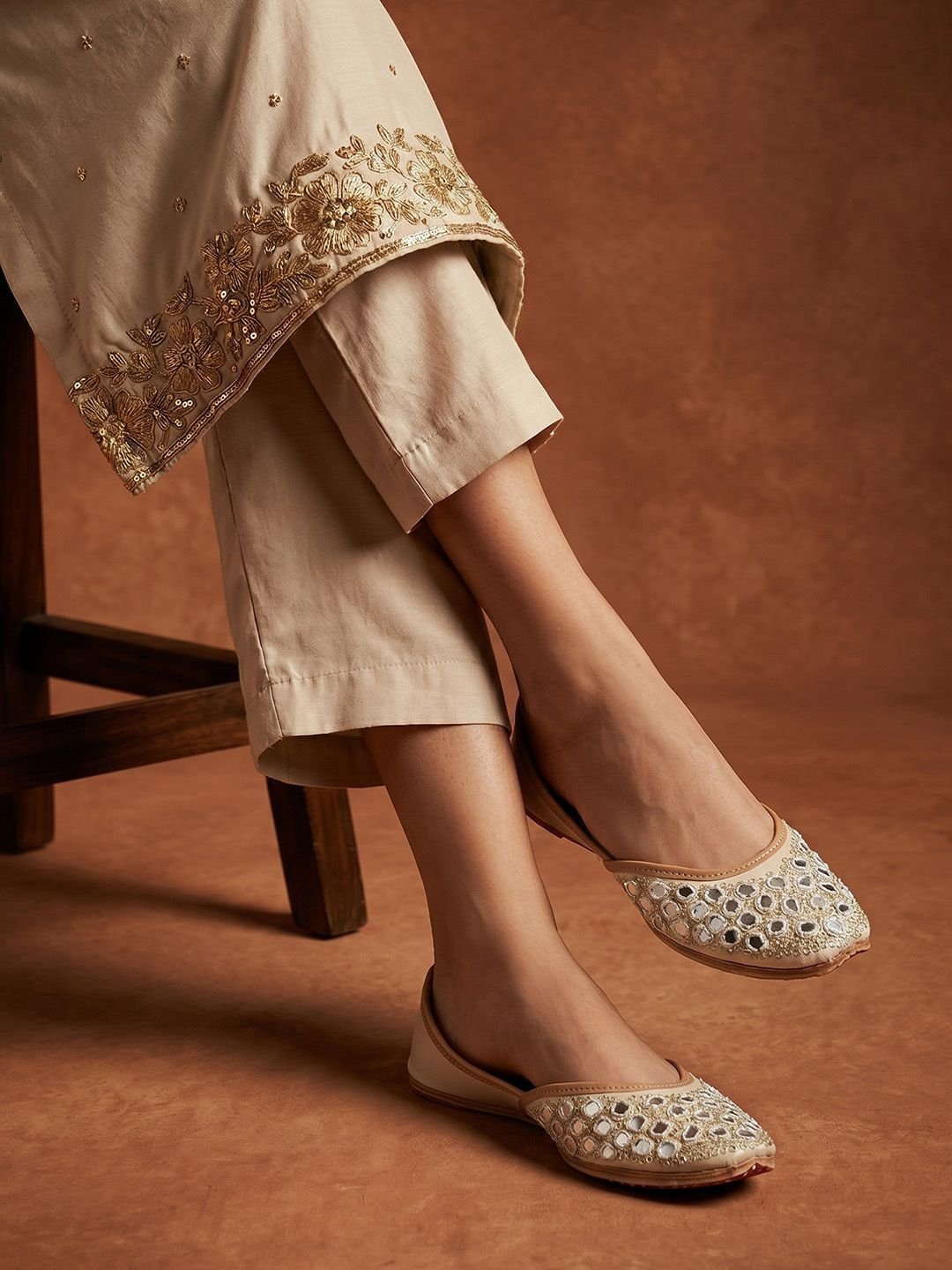 House of Pataudi Women Mirror Work Mojaris