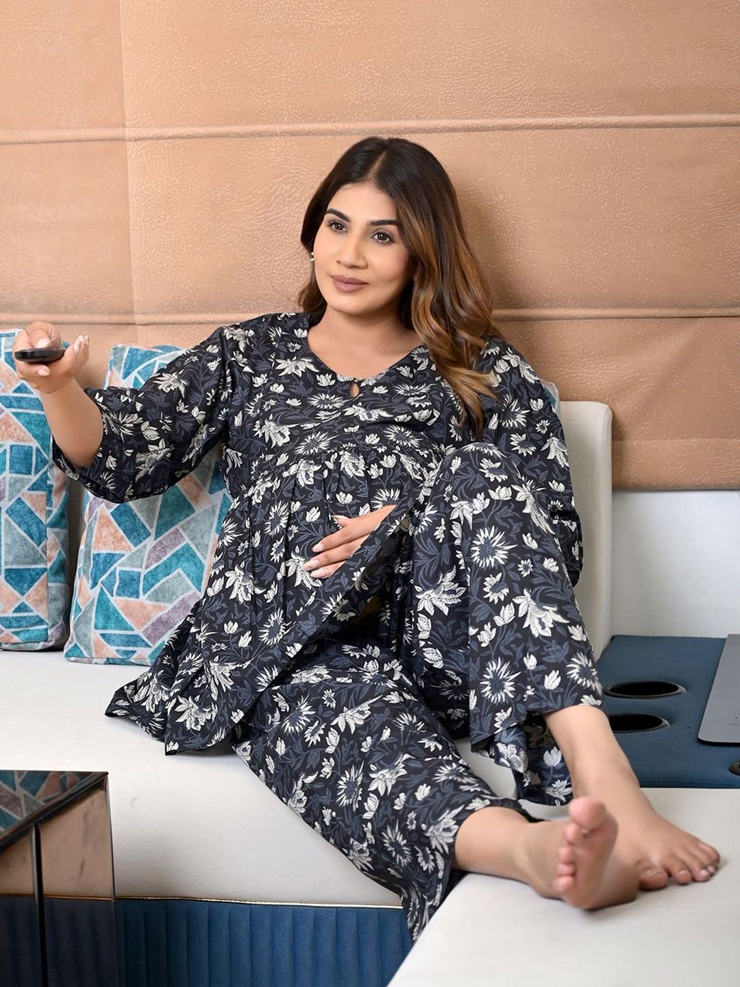 Women Floral Printed Pure Cotton Kurti & Pyjamas Maternity Night suit - Image 6