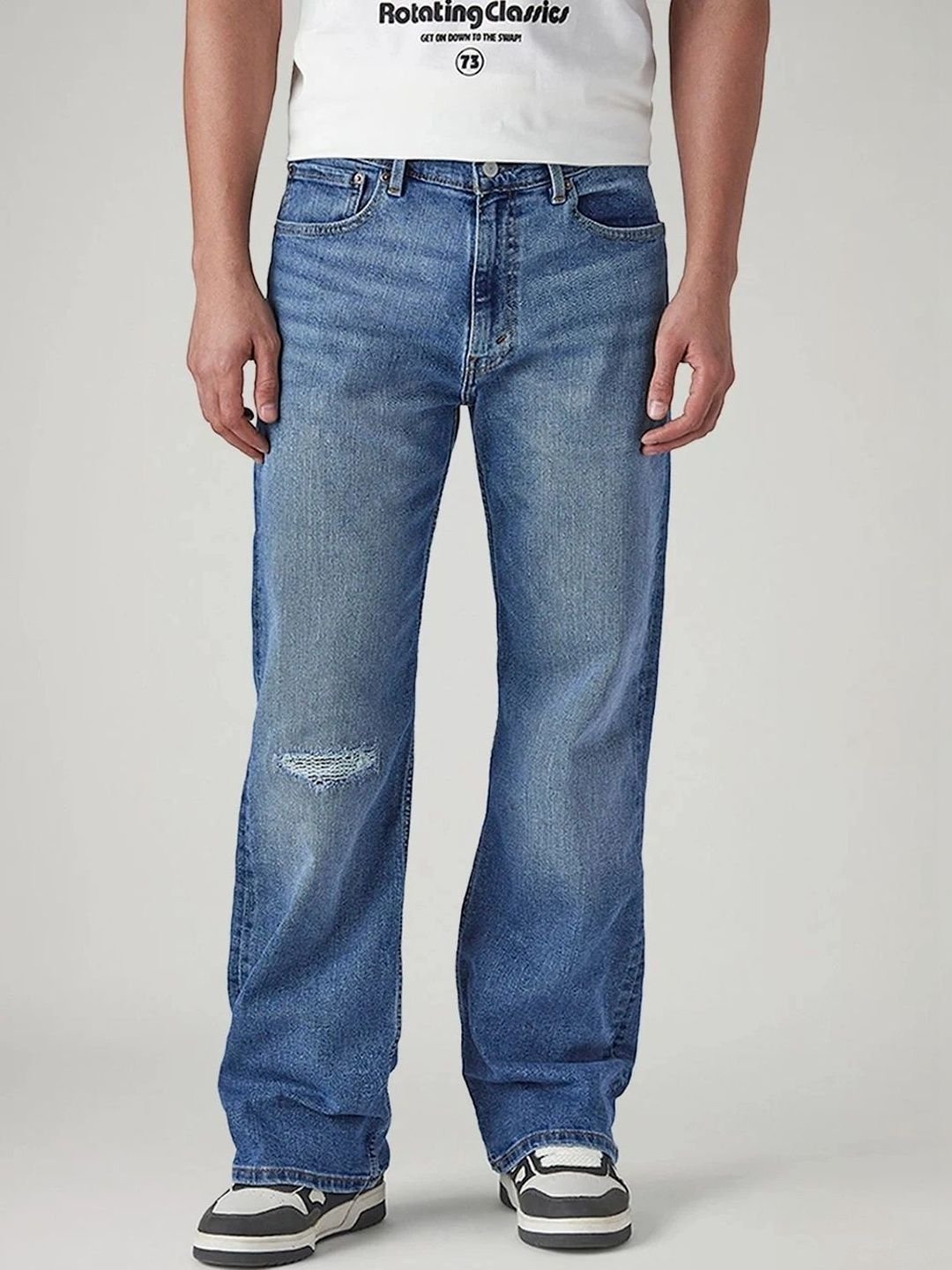 Men Classic Bootcut Mid-Rise Low Distress Light Fade Stretchable Jeans