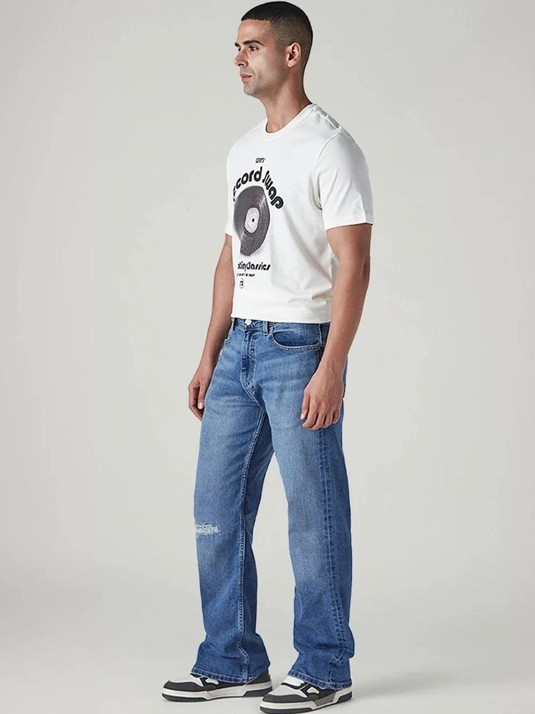 Men Classic Bootcut Mid-Rise Low Distress Light Fade Stretchable Jeans - Image 2