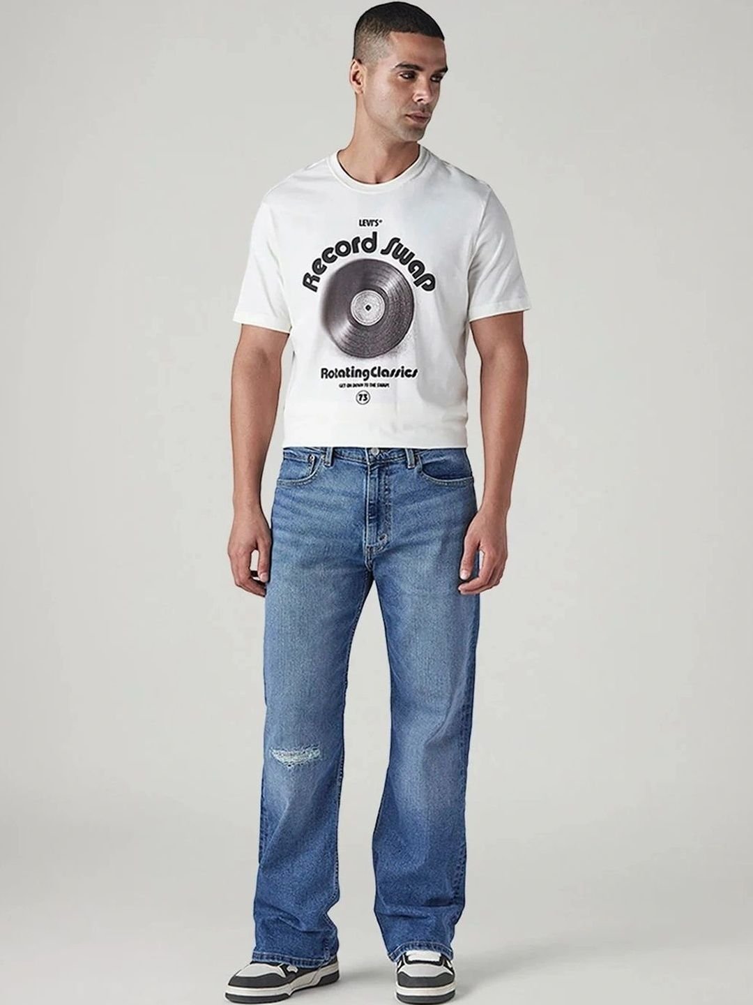 Men Classic Bootcut Mid-Rise Low Distress Light Fade Stretchable Jeans - Image 4