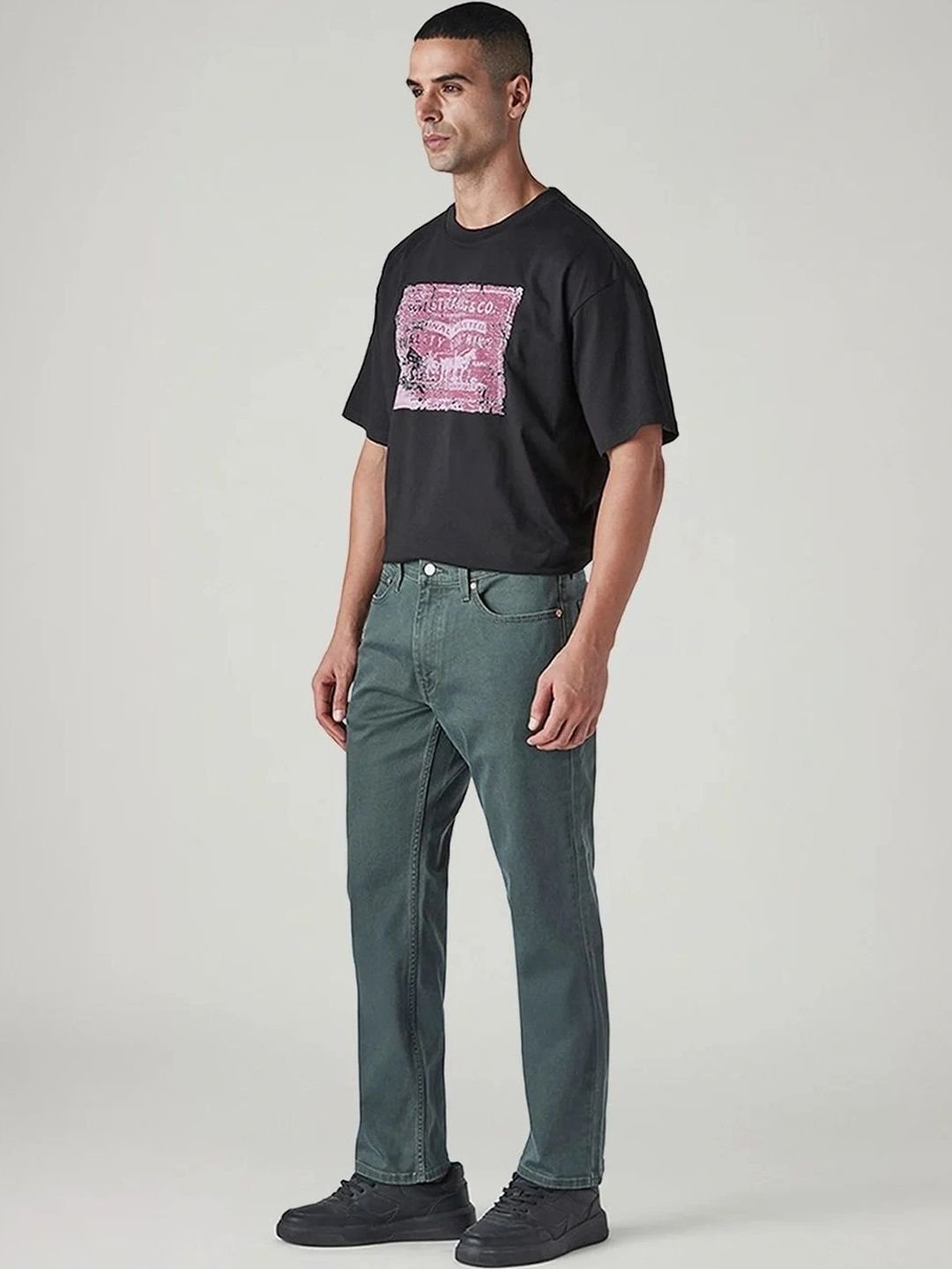 Men Classic Tapered Fit Mid-Rise Light Fade Stretchable Jeans - Image 2