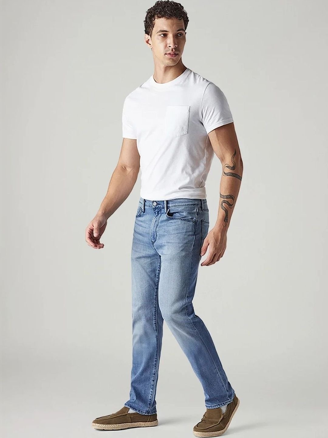 Men Classic Straight Fit Mid-Rise Low Distress Light Fade Stretchable Jeans - Image 2