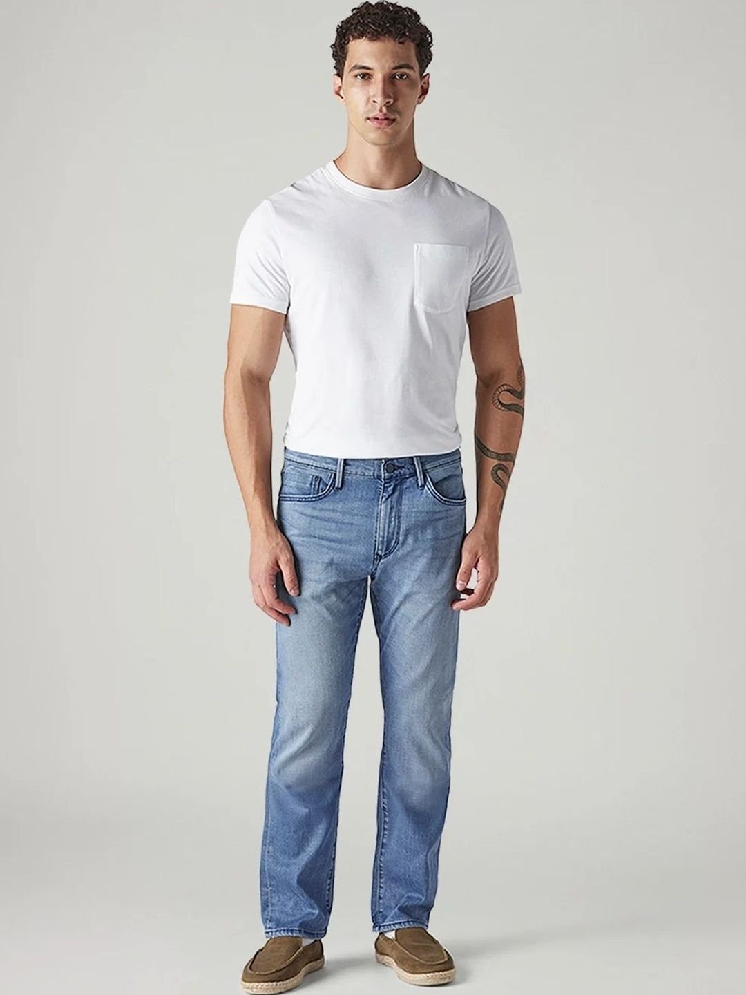 Men Classic Straight Fit Mid-Rise Low Distress Light Fade Stretchable Jeans - Image 4