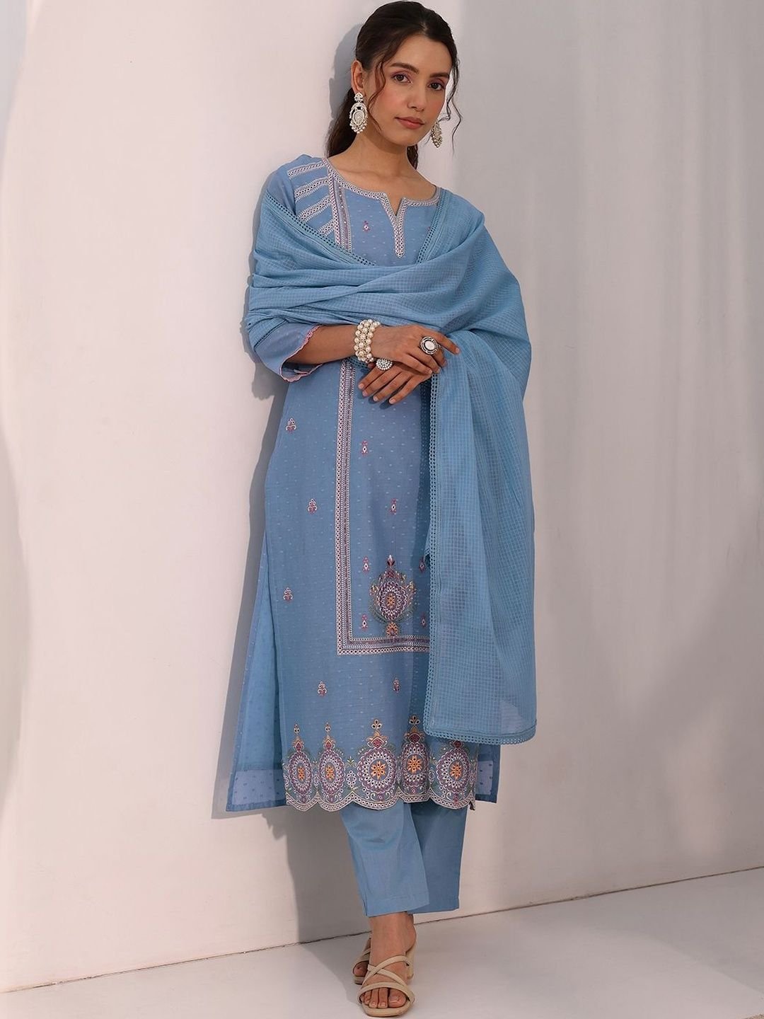 Women Ethnic Motifs Embroidered Regular Thread Work Kurta with Trousers & With Dupatta - Image 6