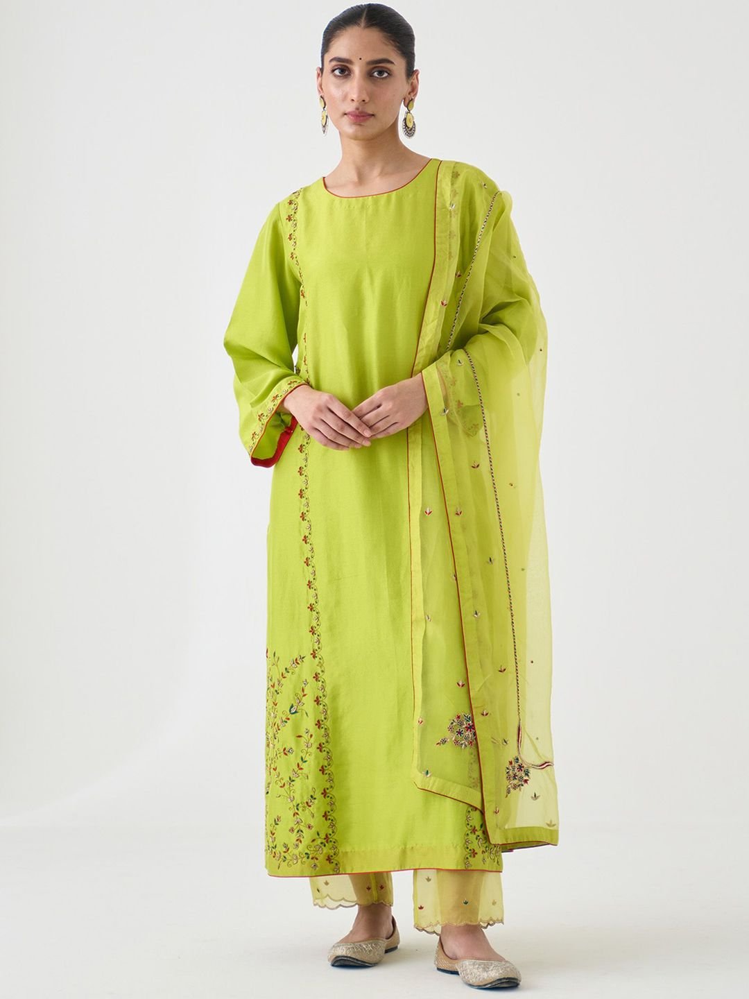 Women Ethnic Motifs Embroidered Regular Thread Work Dupion Silk Kurta with Trousers & With