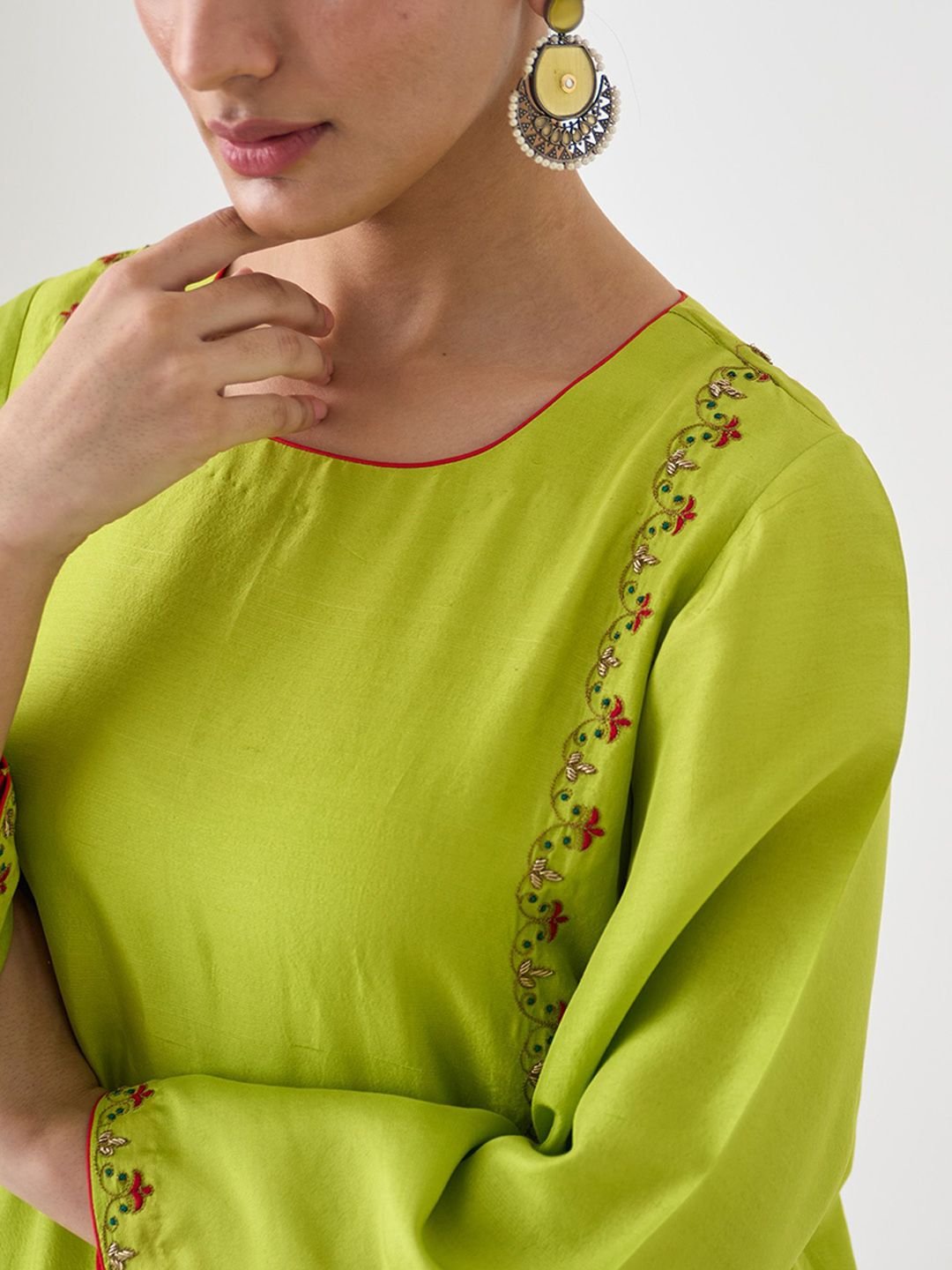 Women Ethnic Motifs Embroidered Regular Thread Work Dupion Silk Kurta with Trousers & With - Image 2