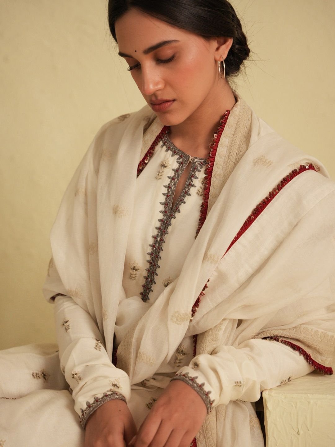 Floral Embroidered Beads and Stones Kurta With Churidar & Dupatta - Image 2
