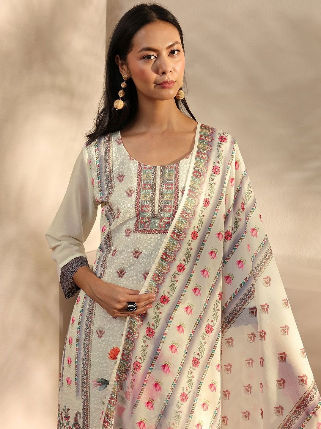 White Floral Printed Straight Suit Set With Dupatta - Image 6