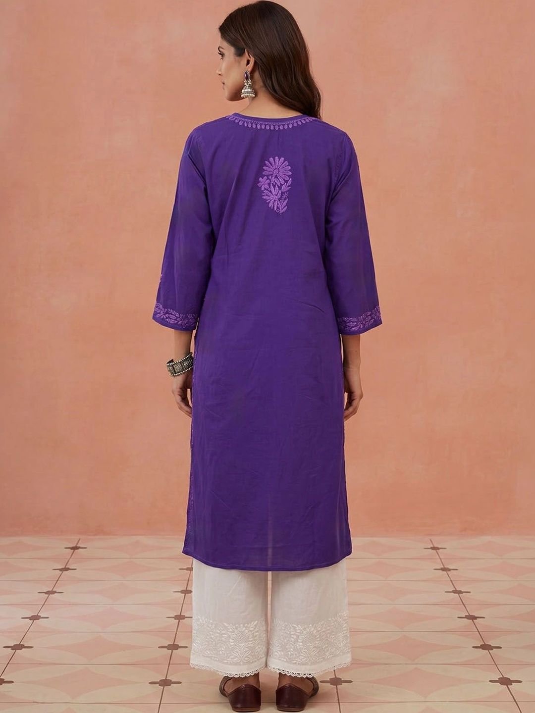 Women Embroidered Chikankari Kurta - Image 4
